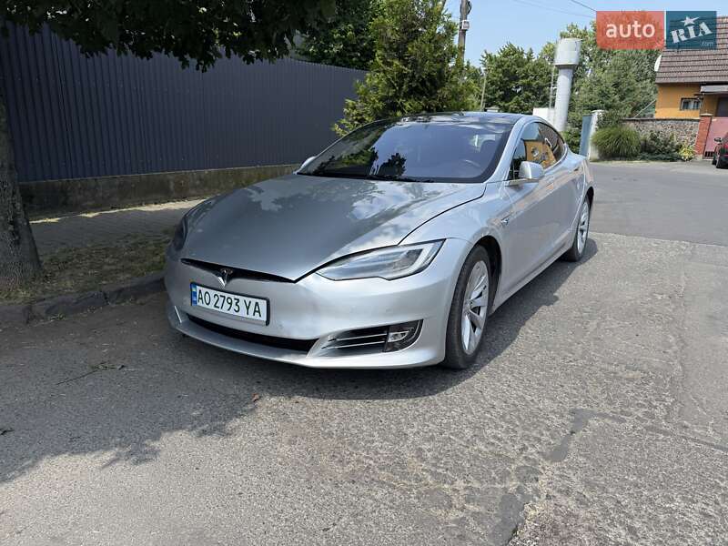 Лифтбек Tesla Model S 2018 в Мукачево