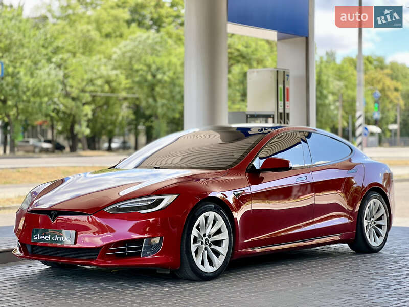Лифтбек Tesla Model S 2016 в Николаеве