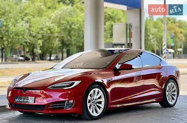 Лифтбек Tesla Model S 2016 в 