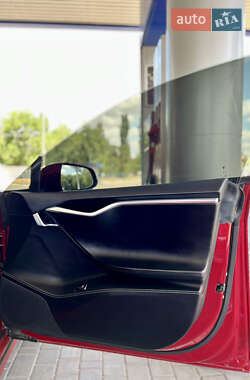 Лифтбек Tesla Model S 2016 в 