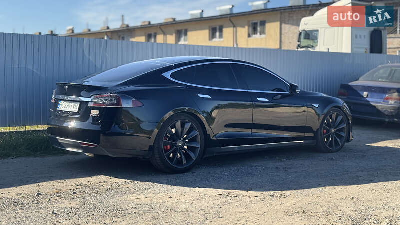 Лифтбек Tesla Model S 2015 в Львове