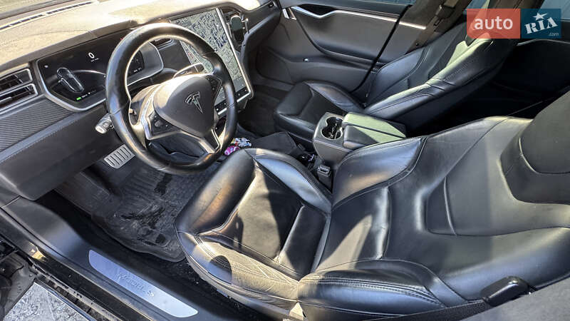 Лифтбек Tesla Model S 2015 в Львове