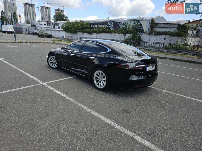 Лифтбек Tesla Model S 2018 в Киеве