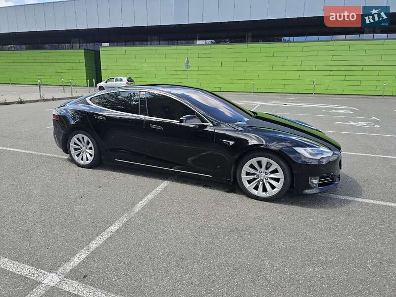 Лифтбек Tesla Model S 2018 в Киеве