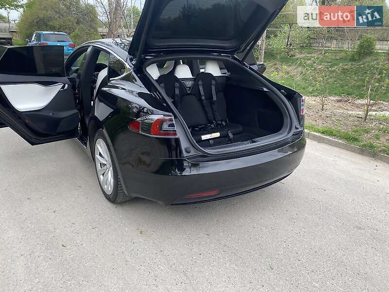 Лифтбек Tesla Model S 2018 в Киеве