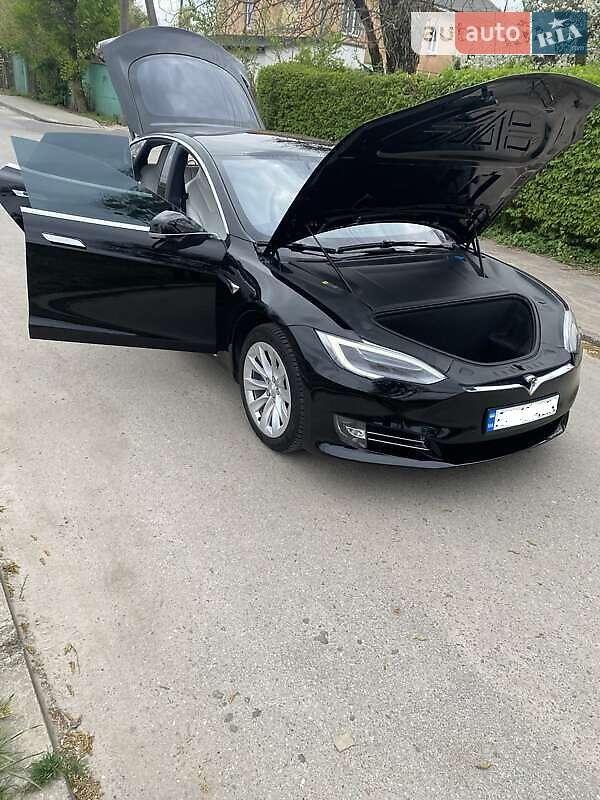 Лифтбек Tesla Model S 2018 в Киеве