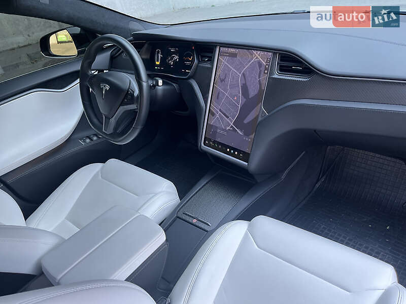 Лифтбек Tesla Model S 2018 в Киеве
