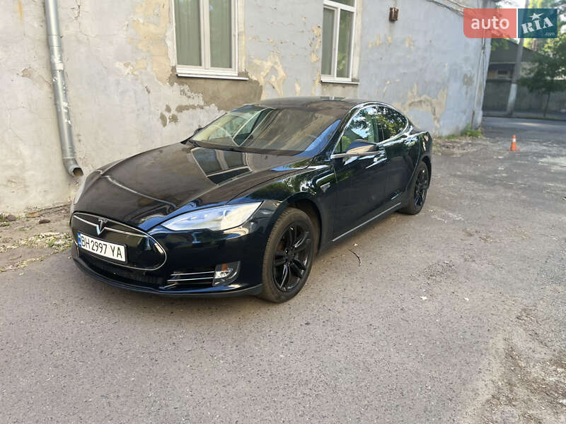 Лифтбек Tesla Model S 2012 в 