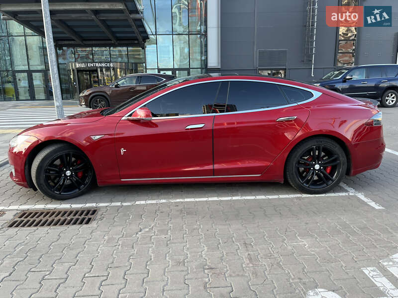 Лифтбек Tesla Model S 2015 в Киеве фото 9 Лифтбек Tesla Model S 2015 в Киеве