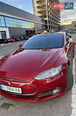 Лифтбек Tesla Model S 2015 в 