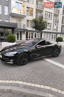 Ліфтбек Tesla Model S 2017 в Чернівцях