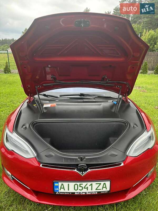 Лифтбек Tesla Model S 2018 в Киеве