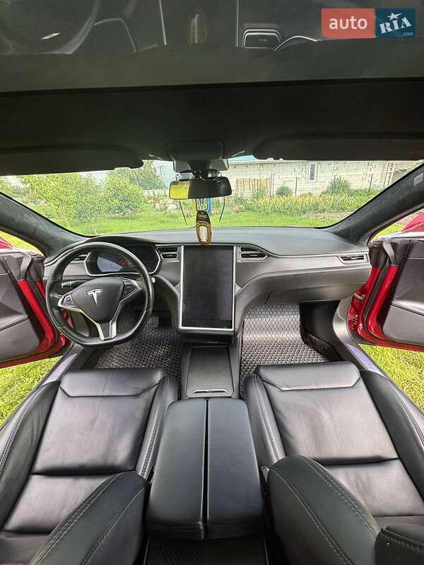 Лифтбек Tesla Model S 2018 в Киеве