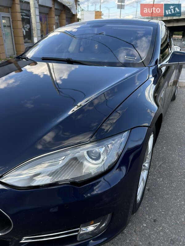 Ліфтбек Tesla Model S 2014 в Києві