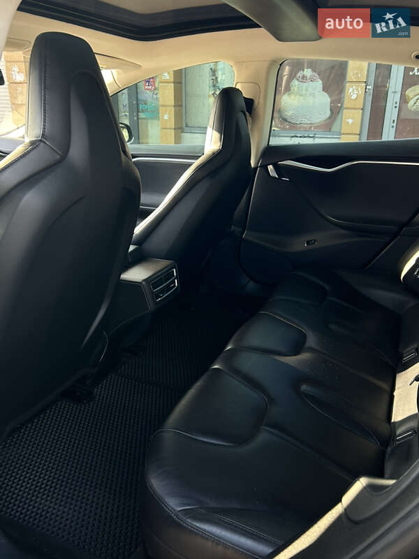 Ліфтбек Tesla Model S 2014 в Києві