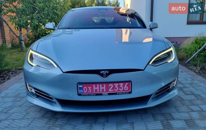 Лифтбек Tesla Model S 2016 в Луцке