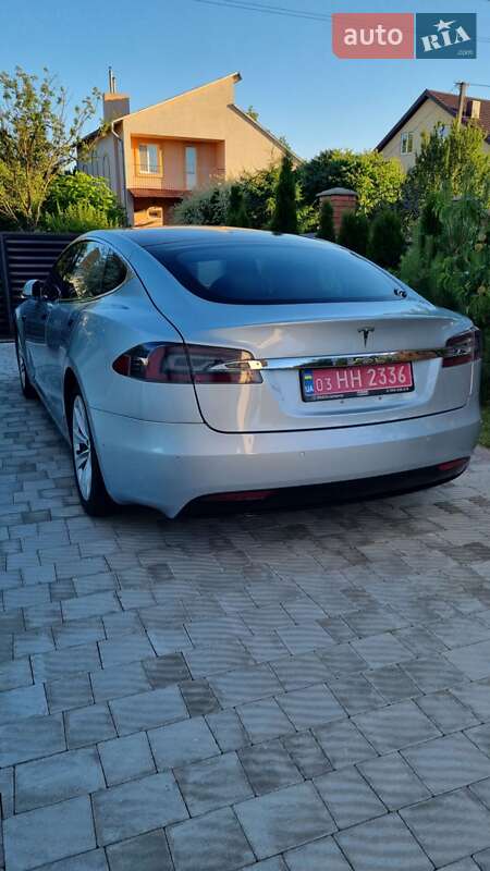 Лифтбек Tesla Model S 2016 в Луцке