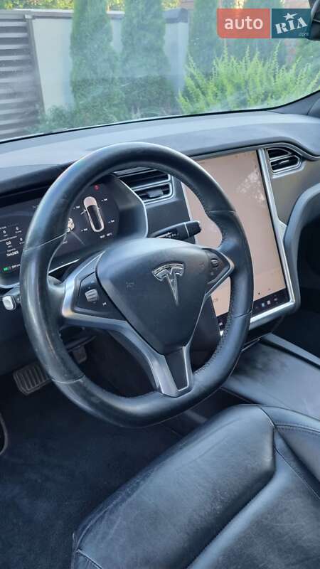 Лифтбек Tesla Model S 2016 в Луцке