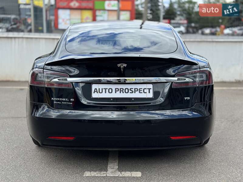 Лифтбек Tesla Model S 2017 в Кривом Роге