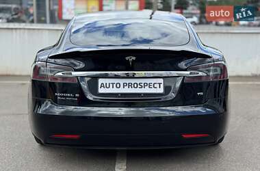 Лифтбек Tesla Model S 2017 в 