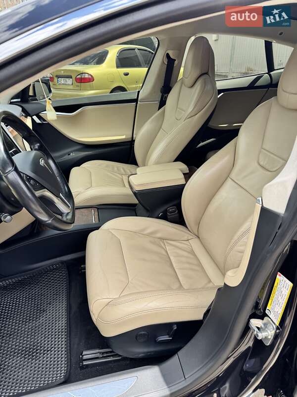 Лифтбек Tesla Model S 2017 в Кривом Роге