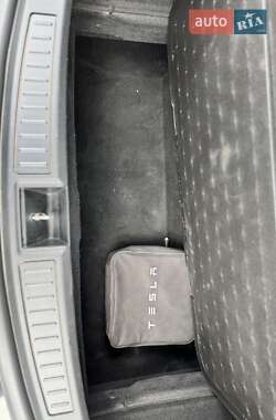 Лифтбек Tesla Model S 2017 в 