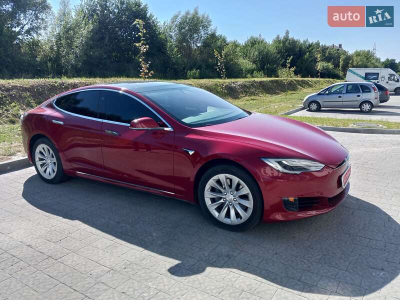 Лифтбек Tesla Model S 2016 в Новояворовске