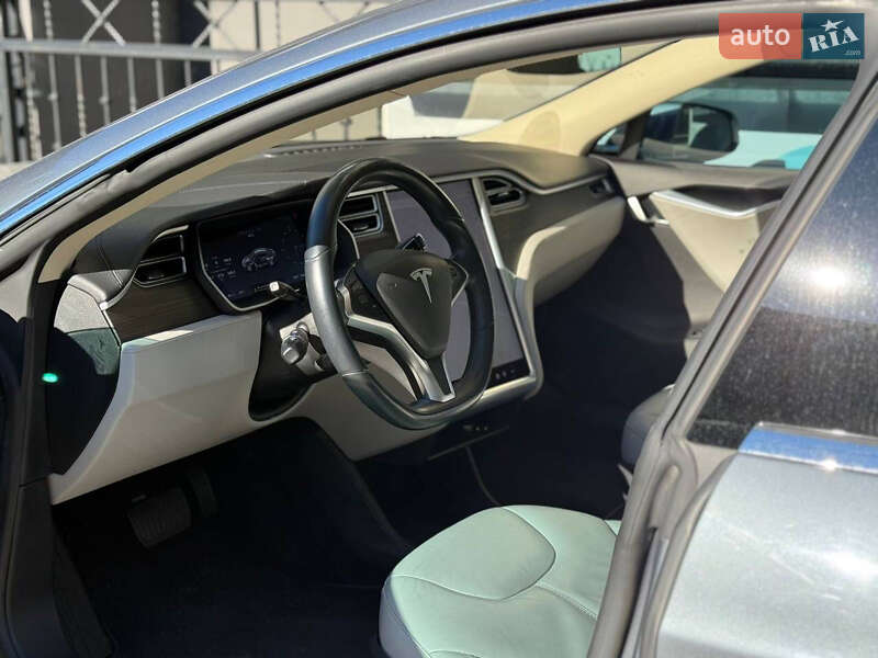 Ліфтбек Tesla Model S 2014 в Тернополі