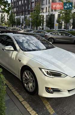 Лифтбек Tesla Model S 2017 в 