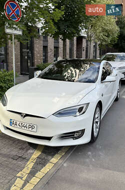 Ліфтбек Tesla Model S 2017 в Києві