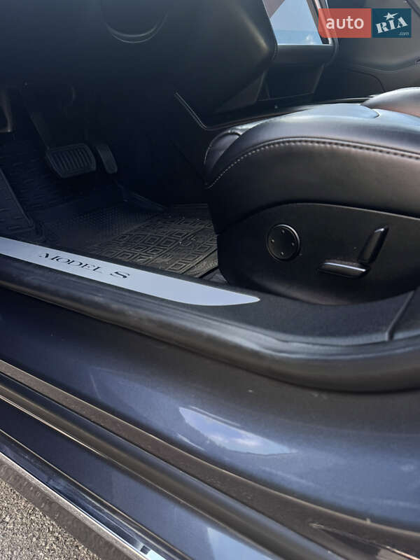 Лифтбек Tesla Model S 2018 в Киеве
