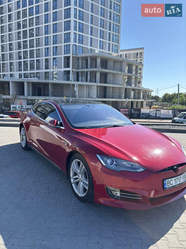 Лифтбек Tesla Model S 2016 в Львове