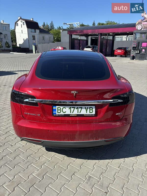 Лифтбек Tesla Model S 2016 в Львове
