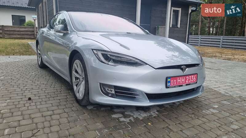 Лифтбек Tesla Model S 2016 в Луцке