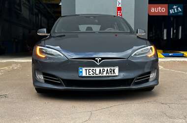 Лифтбек Tesla Model S 2016 в 