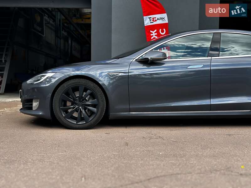 Лифтбек Tesla Model S 2016 в Киеве