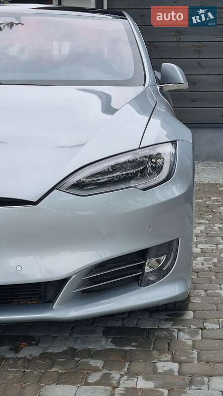 Лифтбек Tesla Model S 2016 в Луцке