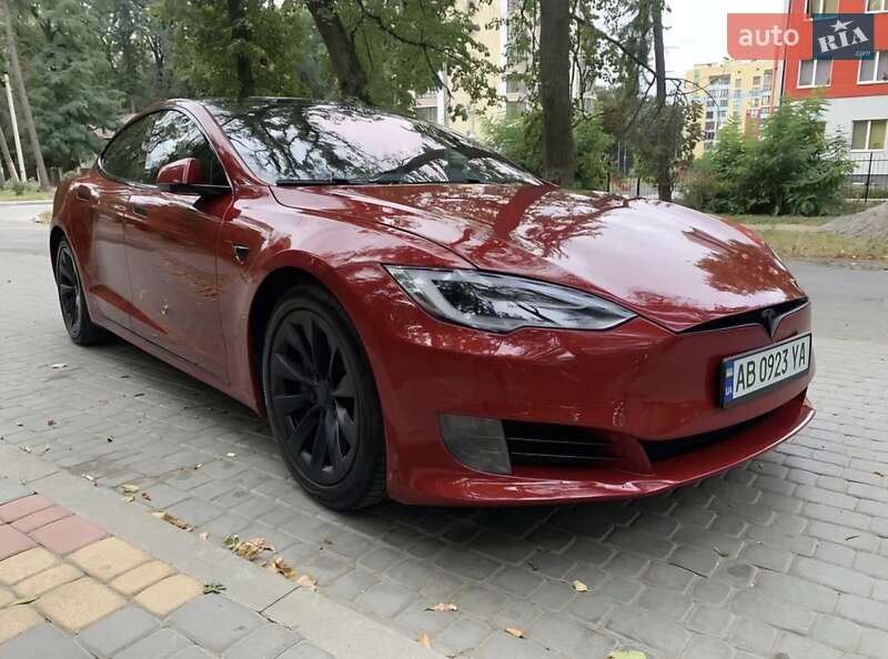 Ліфтбек Tesla Model S 2016 в Тернополі