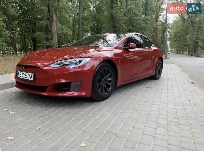 Лифтбек Tesla Model S 2016 в 