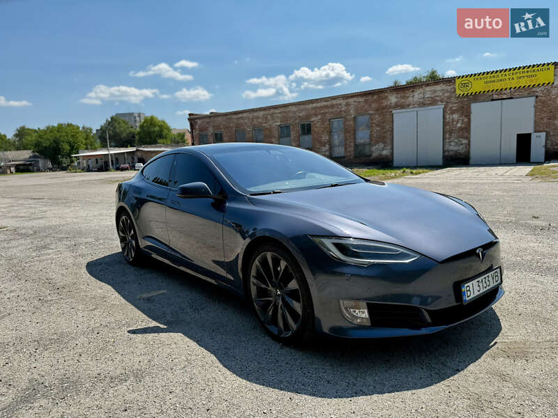 Лифтбек Tesla Model S 2020 в Киеве