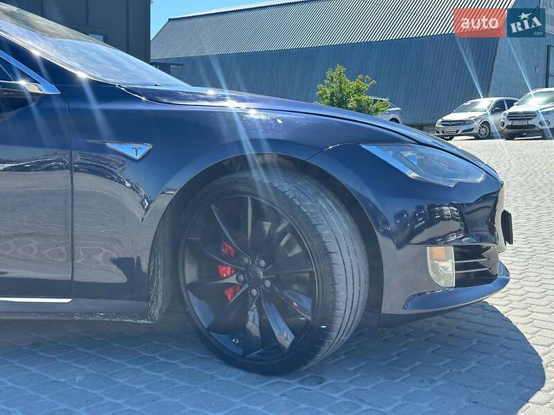 Лифтбек Tesla Model S 2015 в Львове