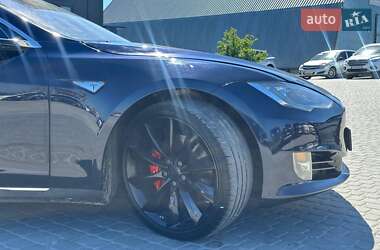 Лифтбек Tesla Model S 2015 в 