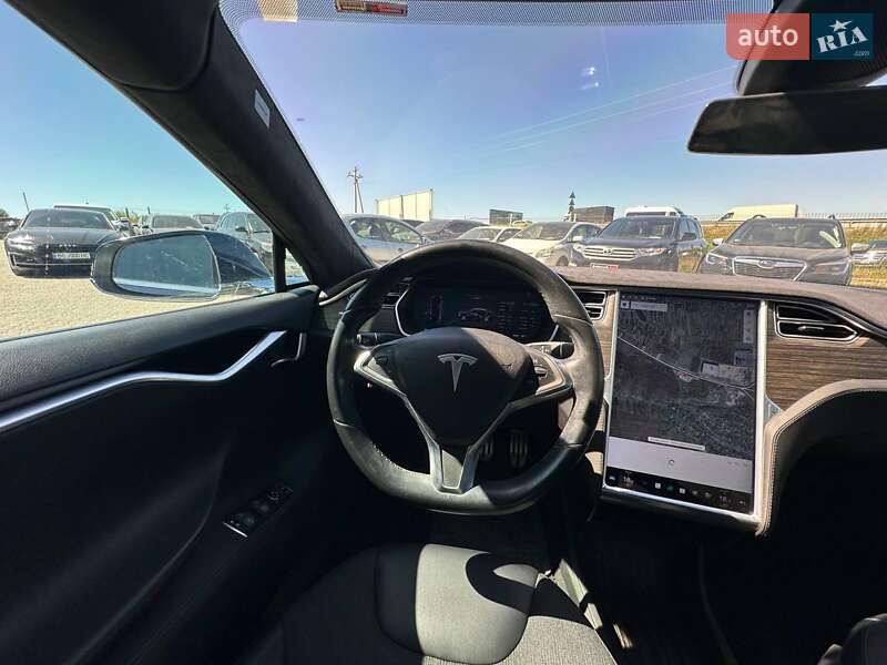 Лифтбек Tesla Model S 2015 в Львове