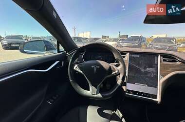 Лифтбек Tesla Model S 2015 в 