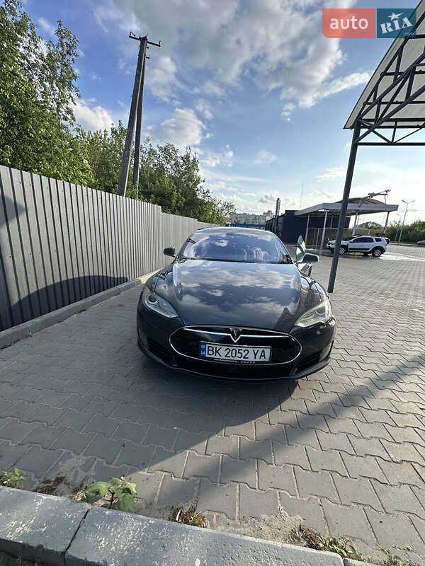 Лифтбек Tesla Model S 2016 в Полтаве фото 8 Лифтбек Tesla Model S 2016 в Полтаве