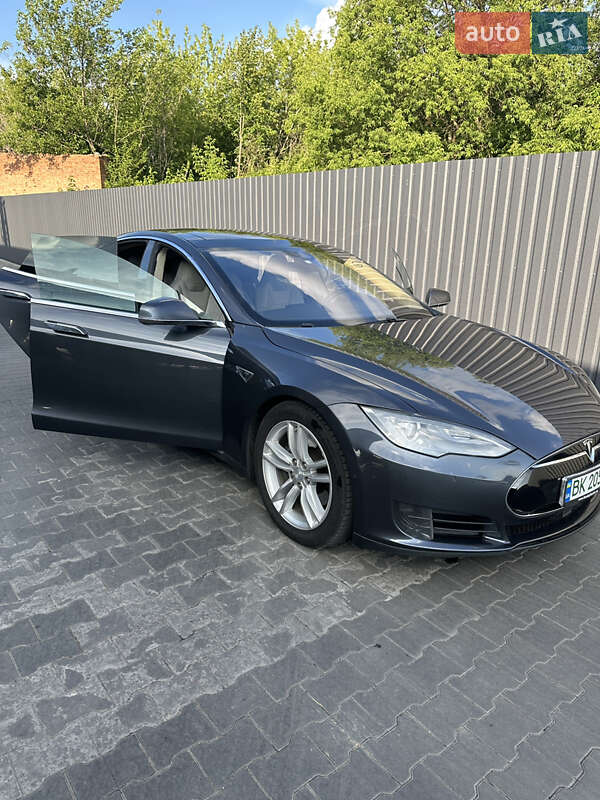 Лифтбек Tesla Model S 2016 в Полтаве фото 24 Лифтбек Tesla Model S 2016 в Полтаве