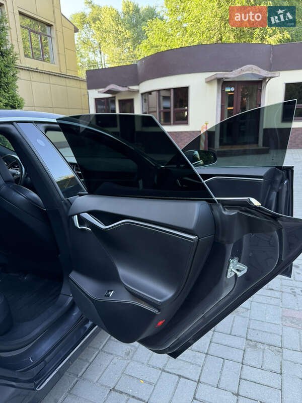 Лифтбек Tesla Model S 2018 в Днепре