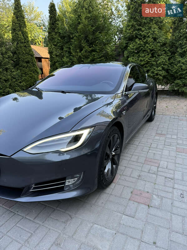 Лифтбек Tesla Model S 2018 в Днепре