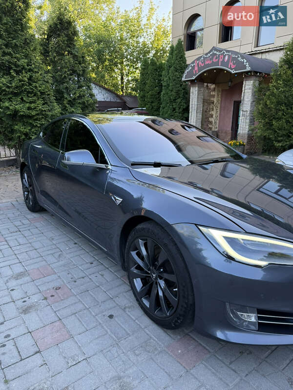 Лифтбек Tesla Model S 2018 в Днепре