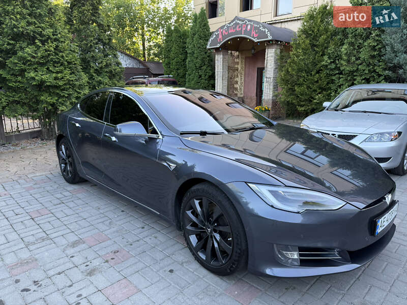 Лифтбек Tesla Model S 2018 в Днепре
